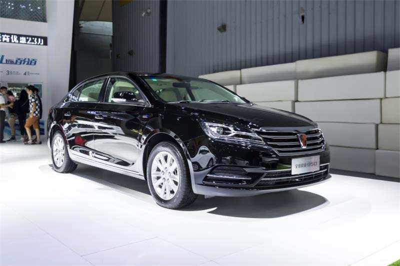 全新荣威950、荣威e950定义“高级轿车” 成都车展亮相售价16.88万起 互联网汽车上市一周年 系统升级带来颠覆式进化