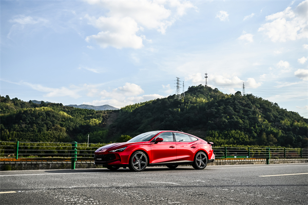 B级运动轿车新标杆来了，MG7 2025款智能登场，限时一口价11.29万元起
